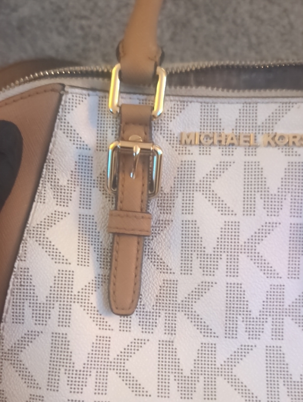 Michael Kors Hand / Crossbody Purse - Picture 10 of 14